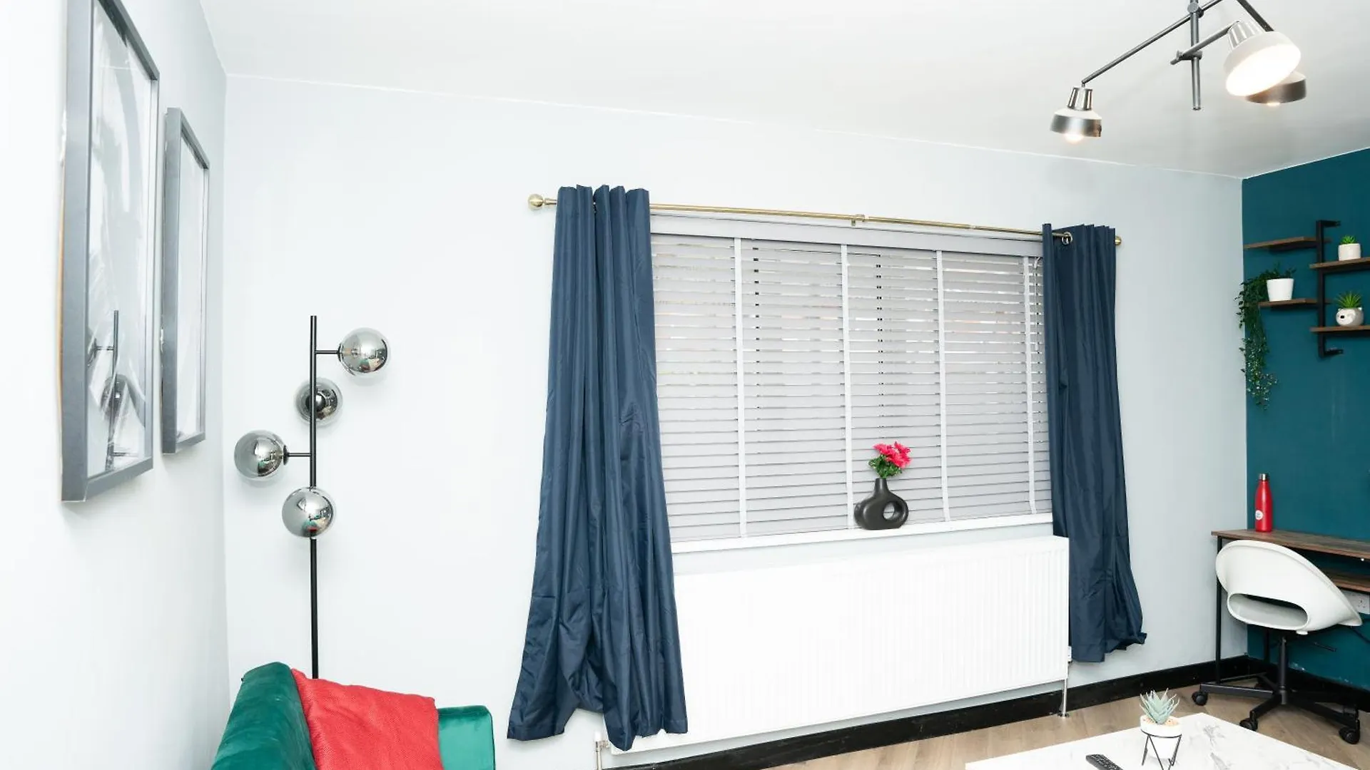 לידס A Modern Home Close To City Centre With Parking