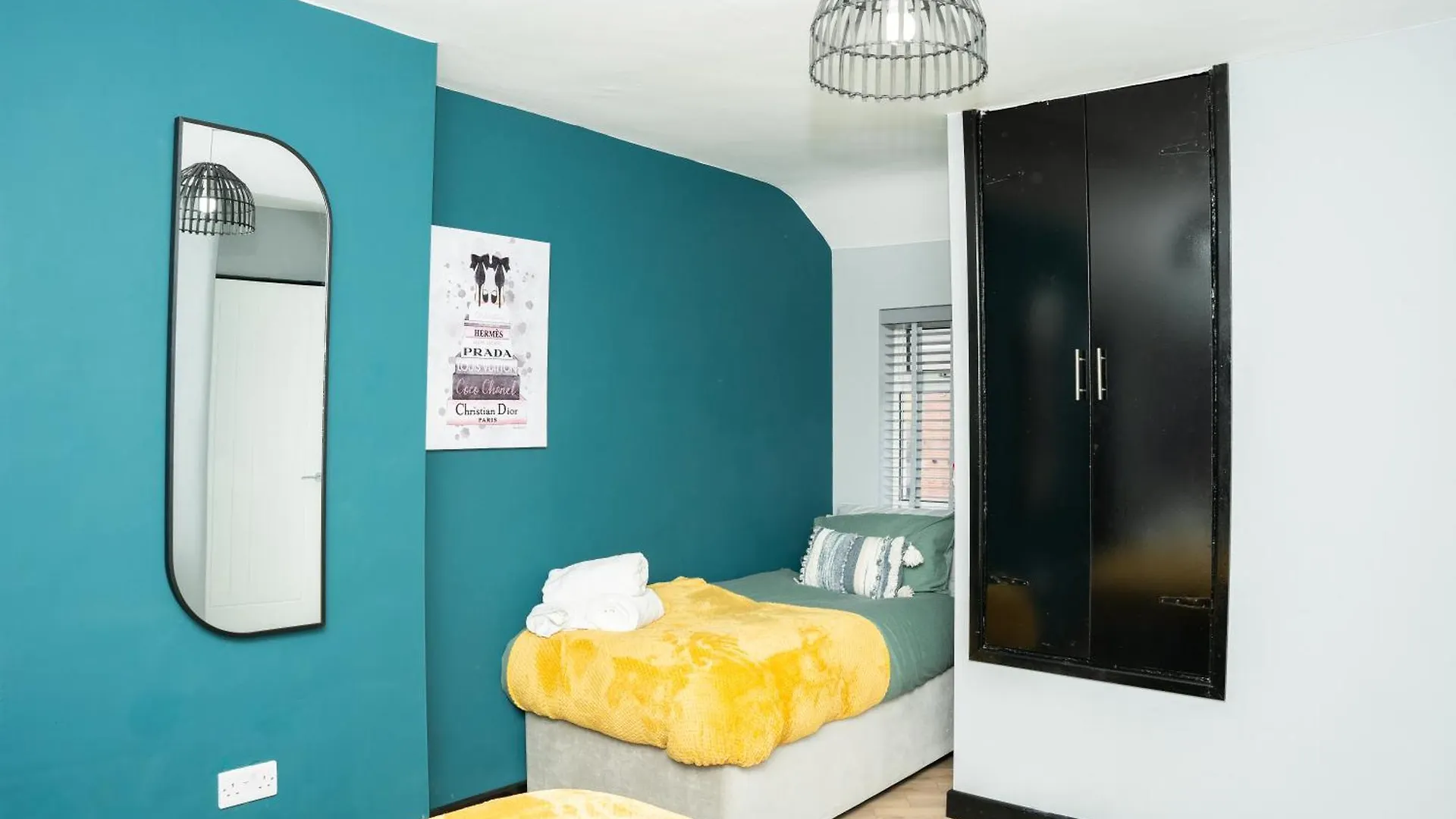 לידס A Modern Home Close To City Centre With Parking דירה