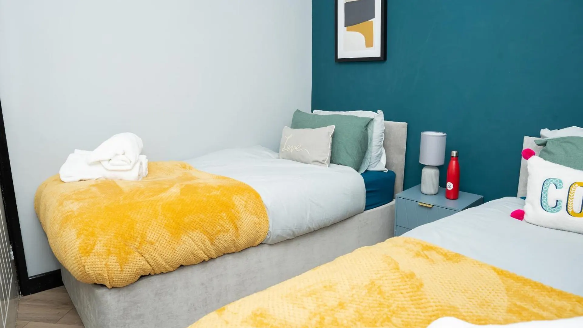 לידס A Modern Home Close To City Centre With Parking